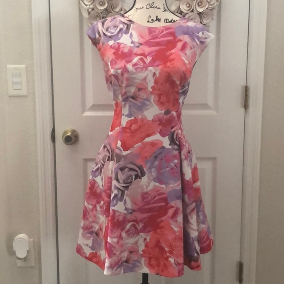 Vince Camuto Dresses & Skirts - Vince Camuto floral scuba fit and flare dress